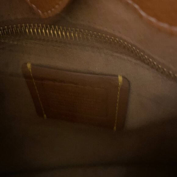 Coach Field Tote 22 With Horse And Carriage Print And Carriage Badge ONE OWNER - Picture 3 of 7